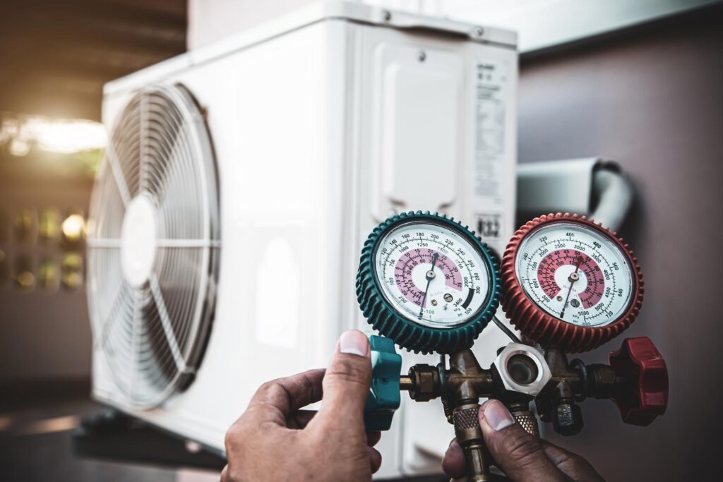 close-up-hand-technician-using-manifold-gauge-filling-air-conditioners